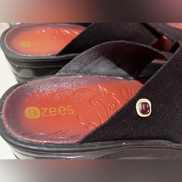 Bzees Black Women's Sandals - Picture 6 of 8
